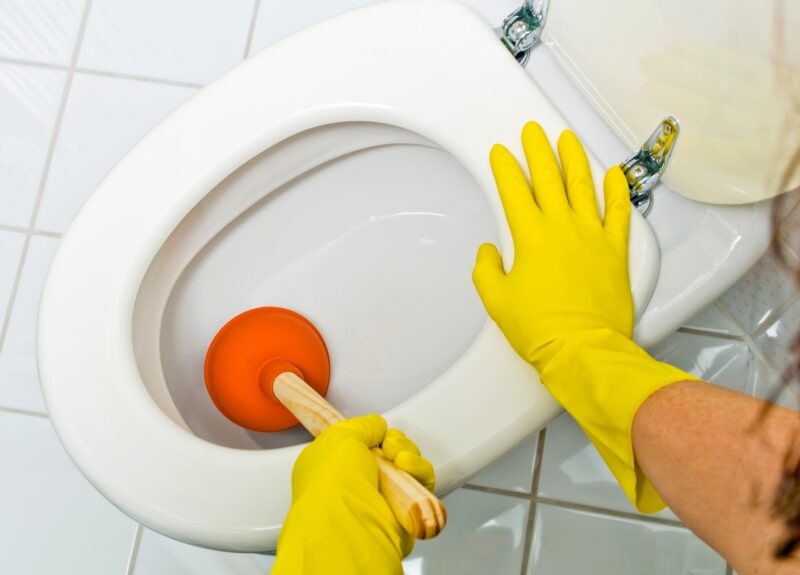 Is je toilet verstopt door wc papier? Doe dan dit!