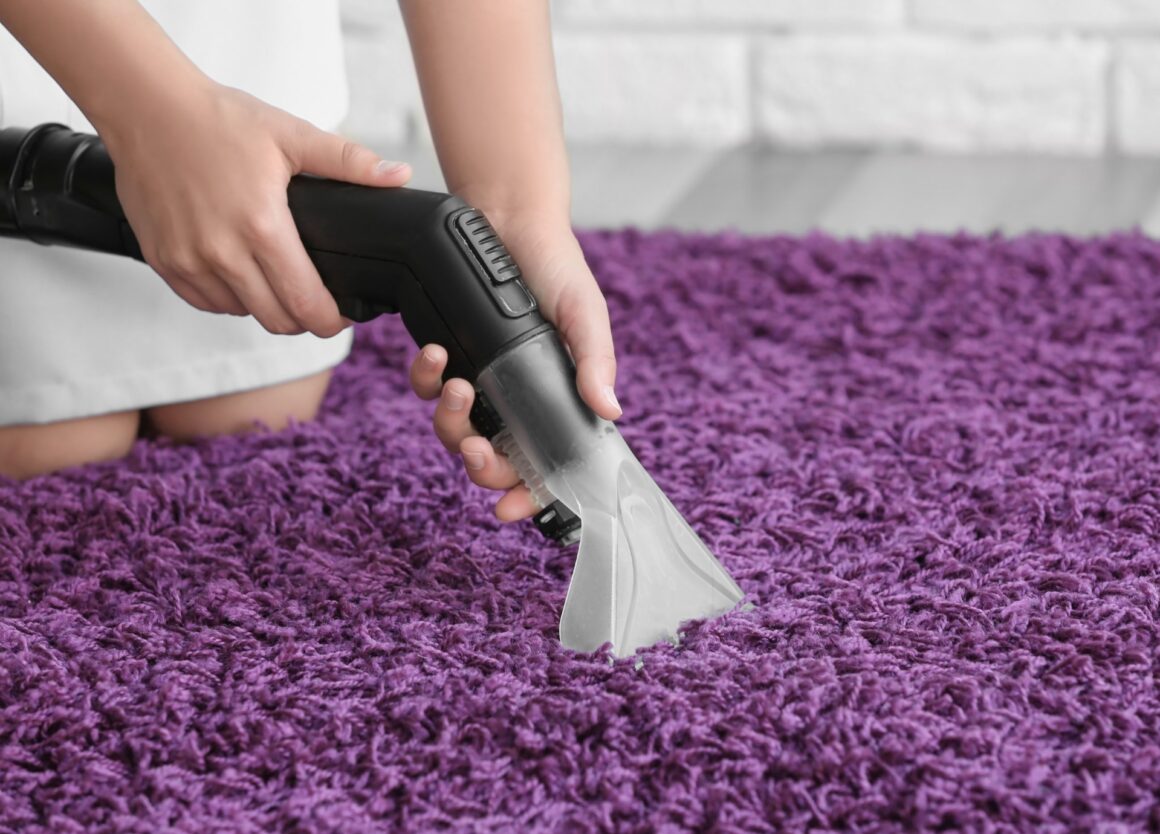 Hoe kun je het beste zelf een vloerkleed stomen?